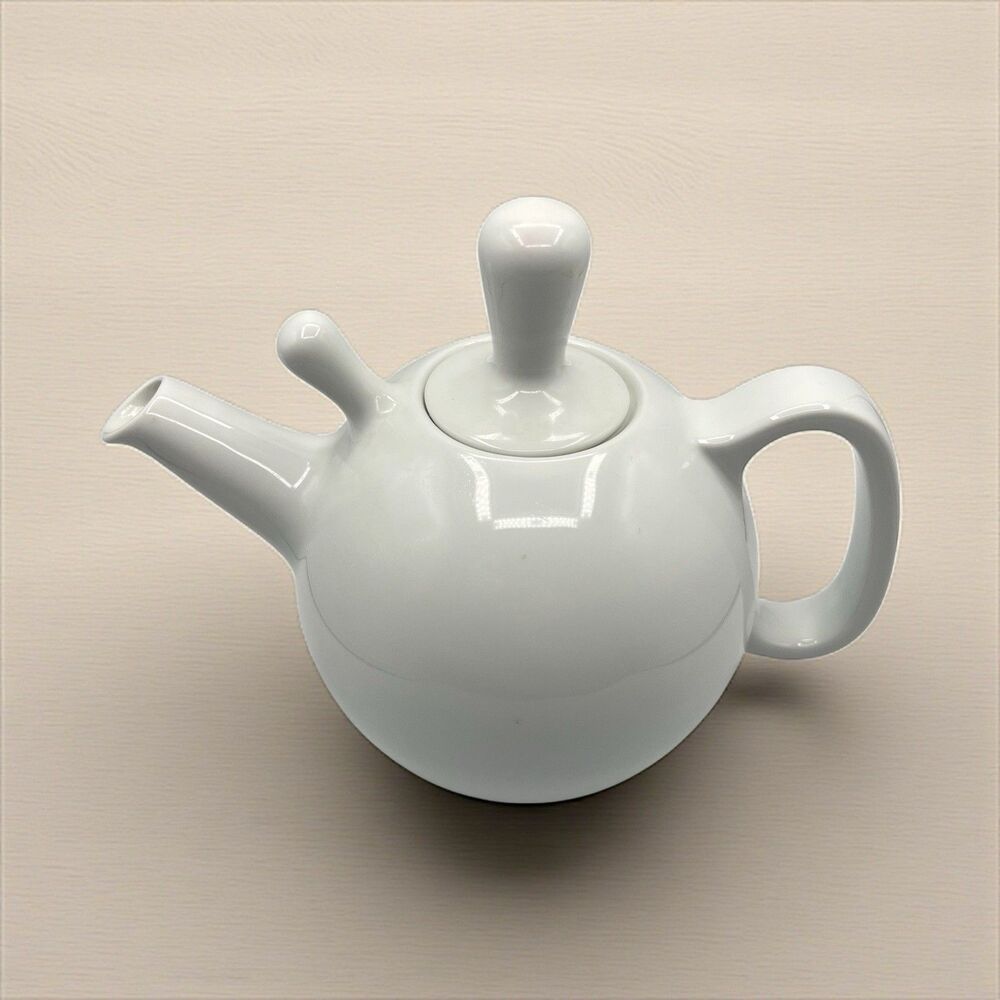 Crate & Barrel Segaform 6 Cup Glazed White Teapot with Lid